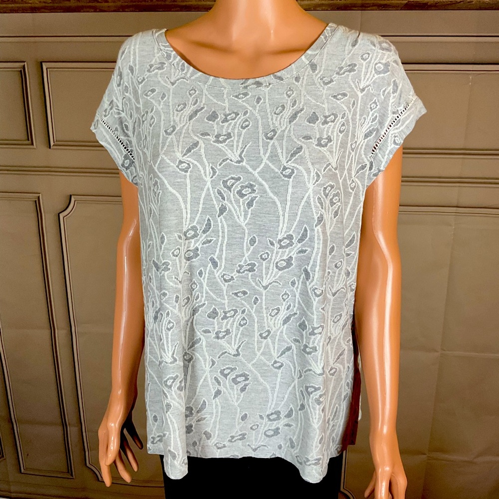 SUPER CUTE TOP BY ROSE & OLIVE XL